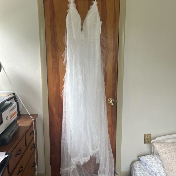 Hebeos White Embellished lace tulle Wedding Gown - Picture 2 of 11